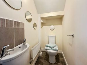 Downstairs WC - click for photo gallery